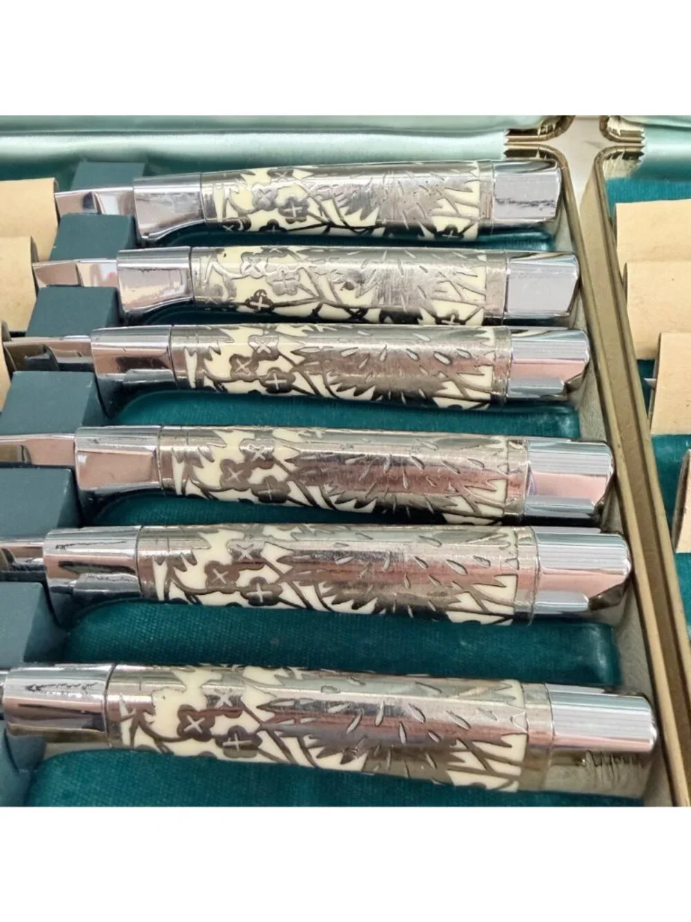 Briddell Carvel Hall Fine Cutlery Steak Knives 12 Piece Set Ornate NOS 2 Cases